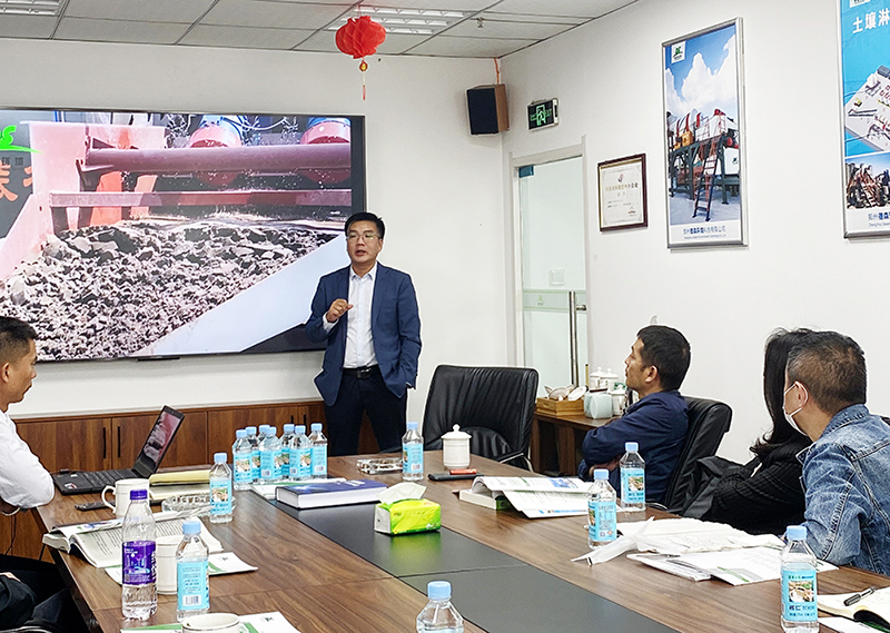 华中科技大学、中南大学一行莅临EBET易博生产基地会谈