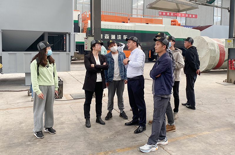 华中科技大学、中南大学一行莅临EBET易博生产基地考察调研